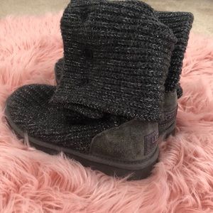 Bailey Button UGGS size 5 (Big Girls)